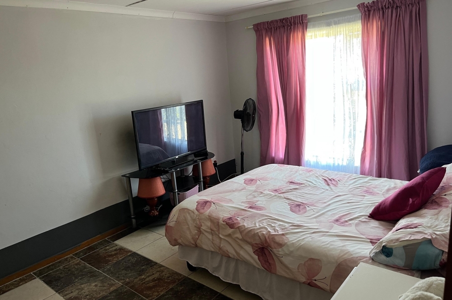 3 Bedroom Property for Sale in Pacaltsdorp Western Cape